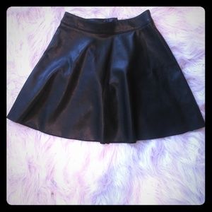 Very cute H&M black skirt